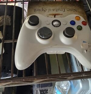 Wireless White Gaming Controller